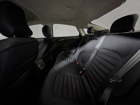 Used 2016 Ford Fusion SE w/ Equipment Group 201A image 28