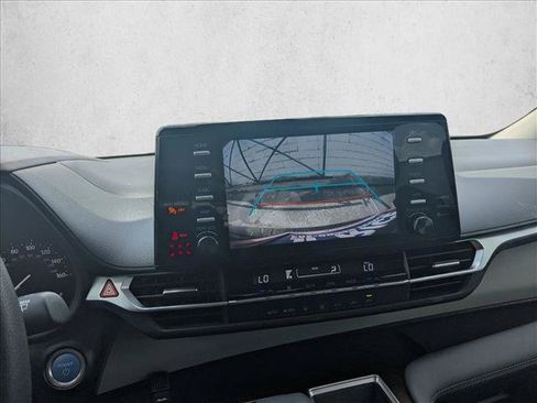 Used 2024 Toyota Sienna LE FWD image 12