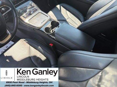 Used 2023 Lincoln Nautilus Reserve AWD/4WD image 17