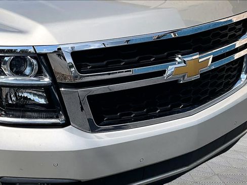 Used 2017 Chevrolet Suburban LT RWD image 30