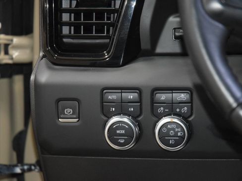 Used 2023 GMC Sierra 1500 AT4 w/ AT4 Premium Package AWD/4WD image 34
