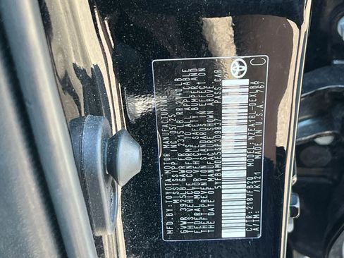 Used 2025 Toyota Corolla LE image 28