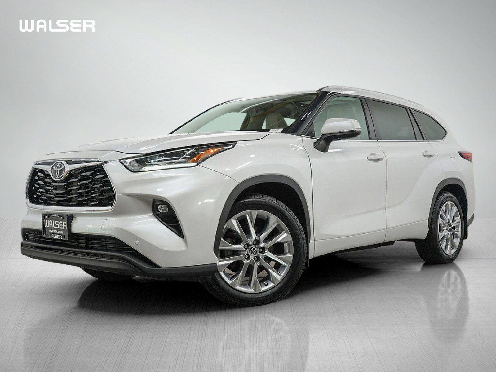 Used 2023 Toyota Highlander Limited AWD/4WD image 1