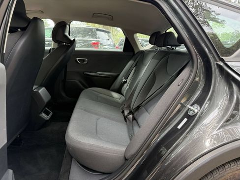 Used 2025 Kia K4 FWD image 36