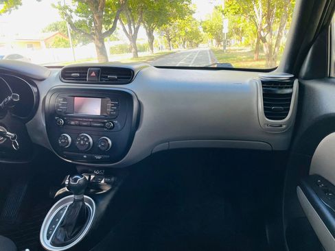 Used 2015 Kia Soul EV image 12