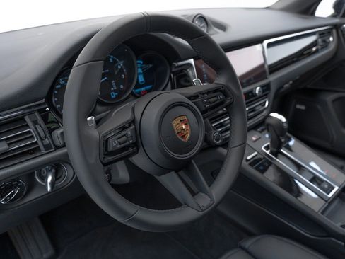 Certified 2025 Porsche Macan image 30