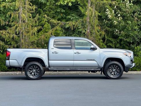 Used 2021 Toyota Tacoma SR5 w/ Technology Package AWD/4WD image 38