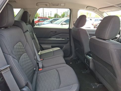 Used 2024 Nissan Pathfinder SV AWD/4WD image 15