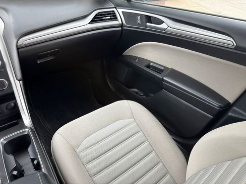 Used 2018 Ford Fusion S image 15