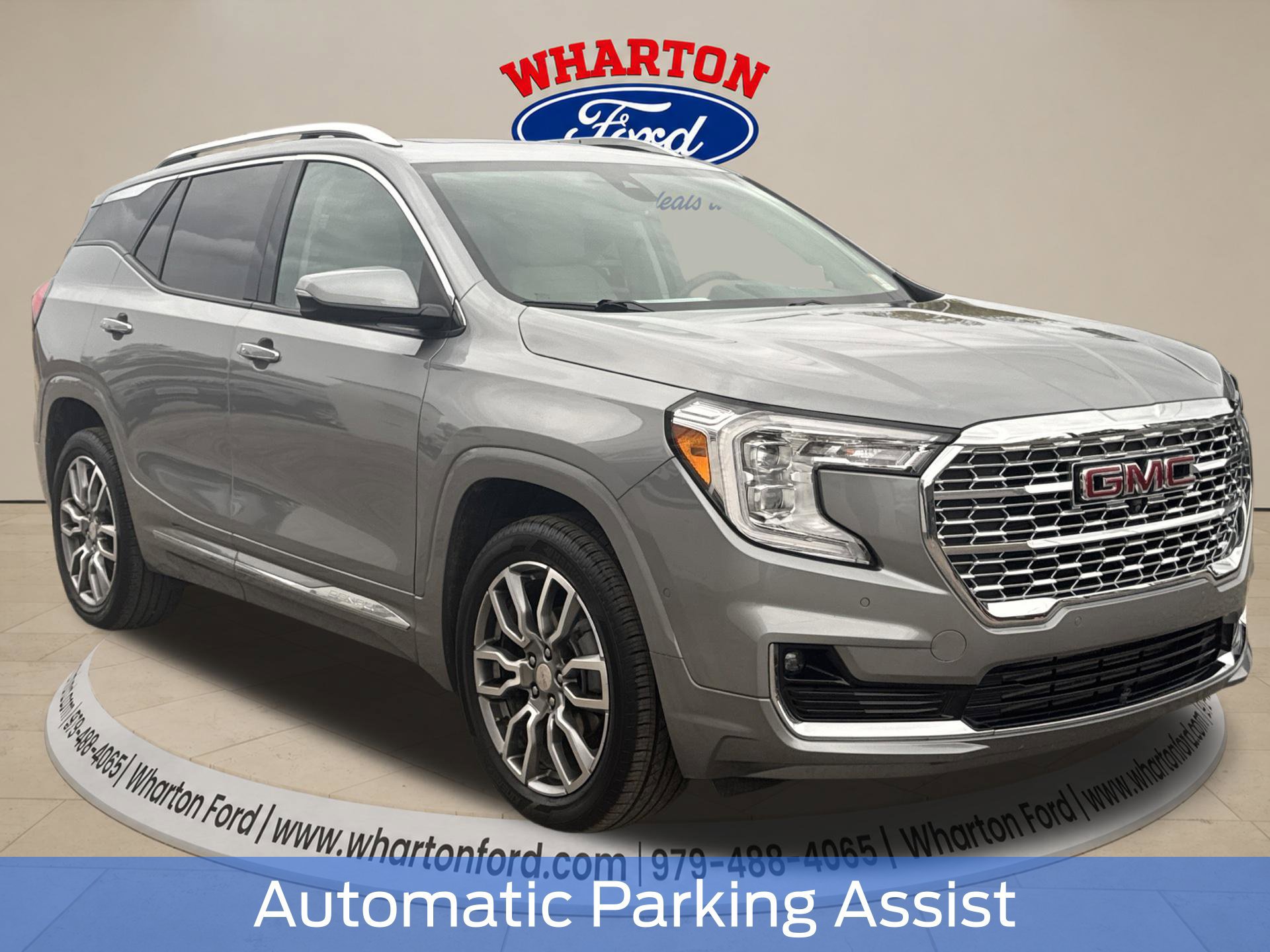 Used 2024 GMC Terrain Denali w/ Denali Premium Package AWD/4WD image 9