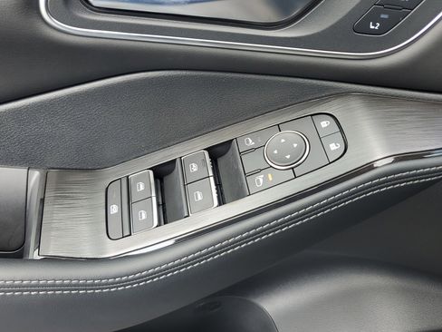 New 2025 Nissan Rogue Platinum w/ Platinum Premium Package image 13