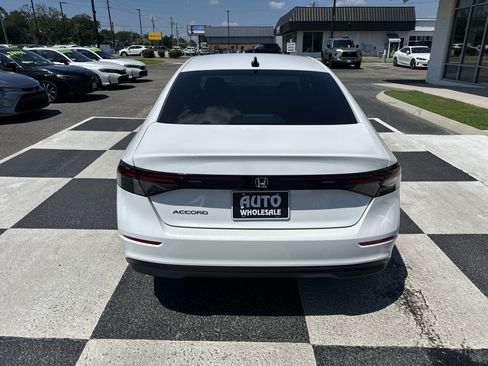 Used 2025 Honda Accord SE image 4