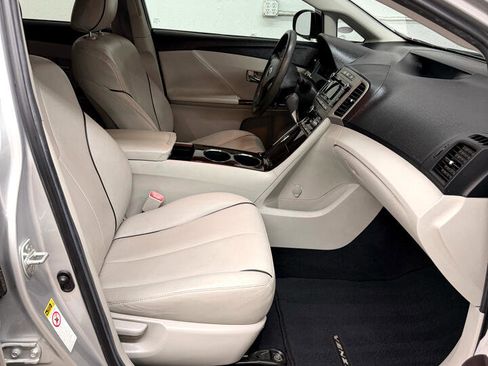 Used 2011 Toyota Venza image 26