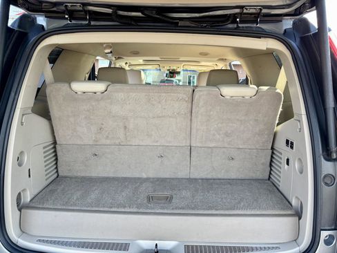 Used 2018 Cadillac Escalade Luxury image 11