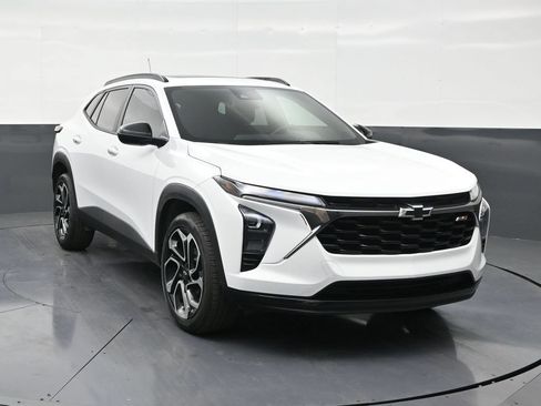 Used 2025 Chevrolet Trax ACTIV w/ Driver Confidence Package FWD image 7
