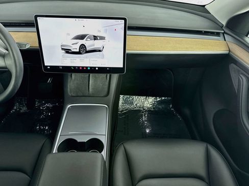 Used 2025 Tesla Model Y Long Range RWD image 21