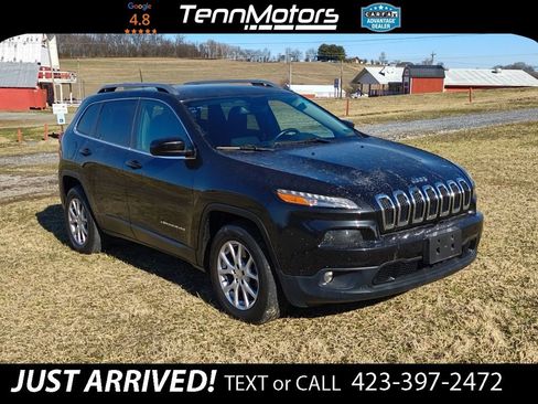 Used 2016 Jeep Cherokee Latitude w/ Cold Weather Group image 3