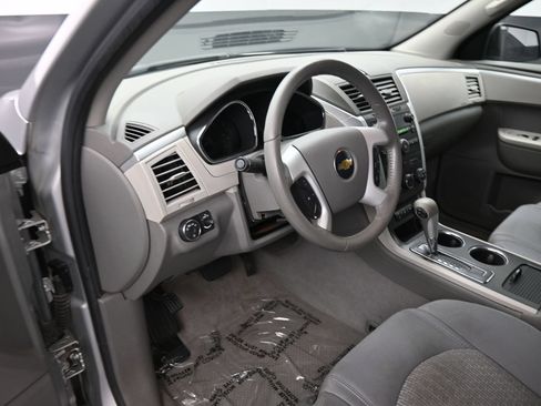 Used 2011 Chevrolet Traverse LS FWD image 12