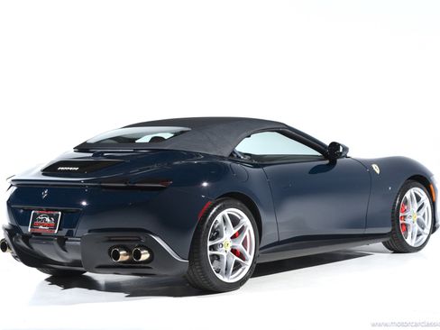 Used 2025 Ferrari Roma Spider RWD image 9