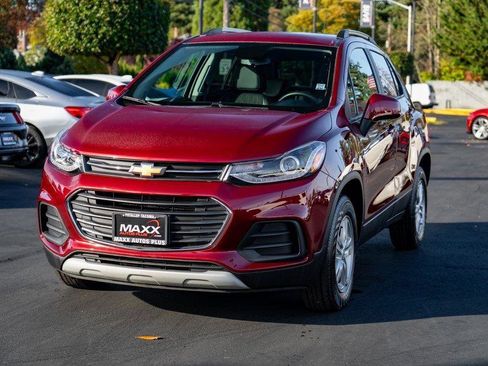 Used 2022 Chevrolet Trax LT w/ LT Convenience Package image 4