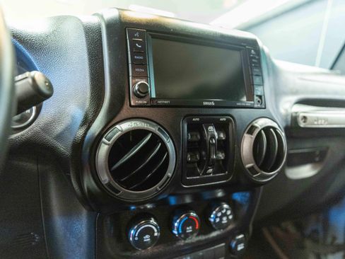 Used 2015 Jeep Wrangler Unlimited Sport w/ Quick Order Package 24S AWD/4WD image 11