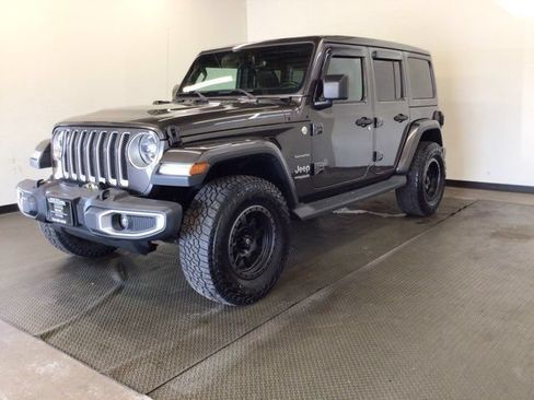 Used 2018 Jeep Wrangler Unlimited Sahara AWD/4WD image 3