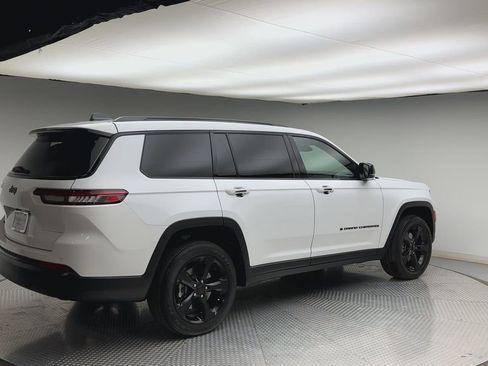 Used 2025 Jeep Grand Cherokee L Altitude AWD/4WD image 2