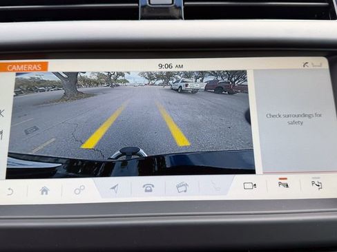 Used 2020 Land Rover Discovery Landmark image 16