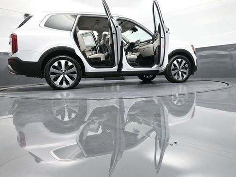 Certified 2022 Kia Telluride EX w/ EX Premium Package AWD/4WD image 51