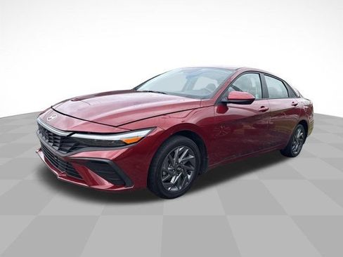 Used 2024 Hyundai Elantra SEL FWD image 1