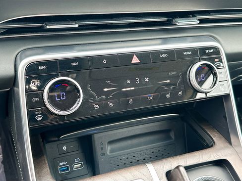 Used 2024 Genesis GV80 3.5T image 16