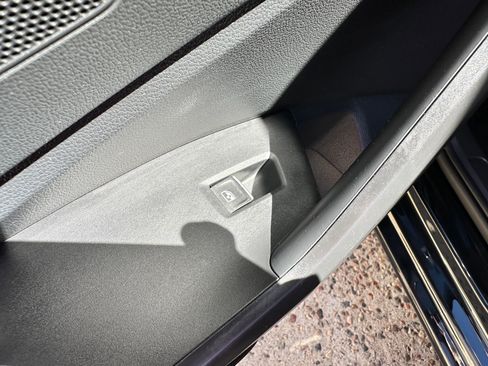 Used 2023 Volkswagen Jetta SE w/ Panoramic Sunroof Package image 38