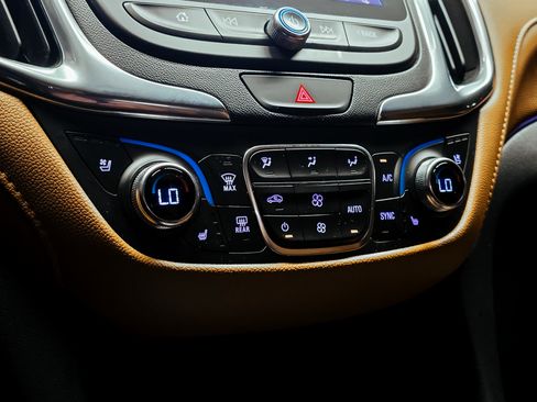 Used 2020 Chevrolet Equinox Premier FWD image 29