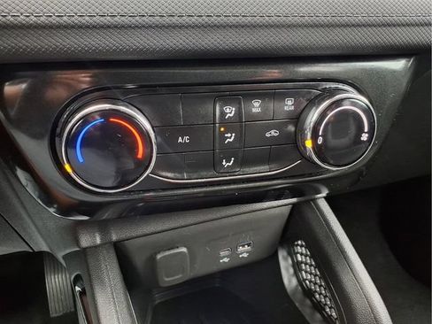 Used 2025 Chevrolet TrailBlazer LT FWD image 24