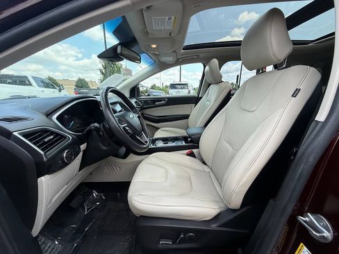 Used 2019 Ford Edge Titanium w/ Equipment Group 301A AWD/4WD image 17