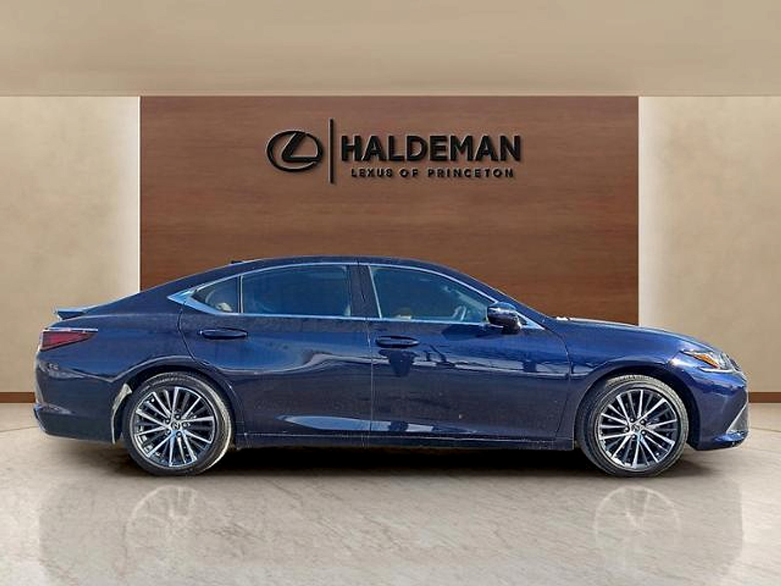 Used 2022 Lexus ES 350 w/ Premium Package FWD image 8