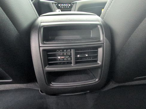 New 2025 Cadillac XT5 Luxury image 17