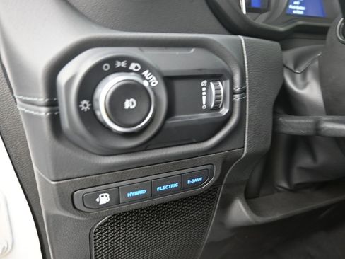 Used 2024 Jeep Wrangler Unlimited Sahara w/ Safety Group image 17