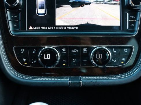Used 2018 Bentley Bentayga AWD/4WD image 41
