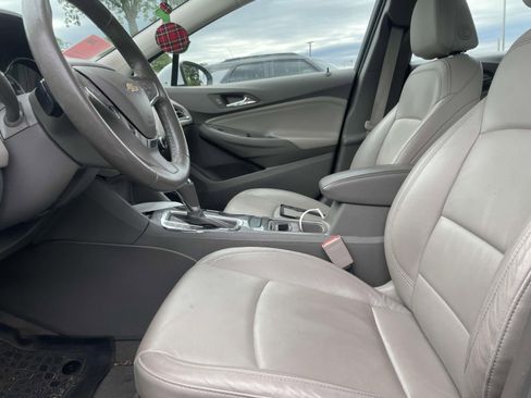 Used 2017 Chevrolet Cruze Premier FWD image 14