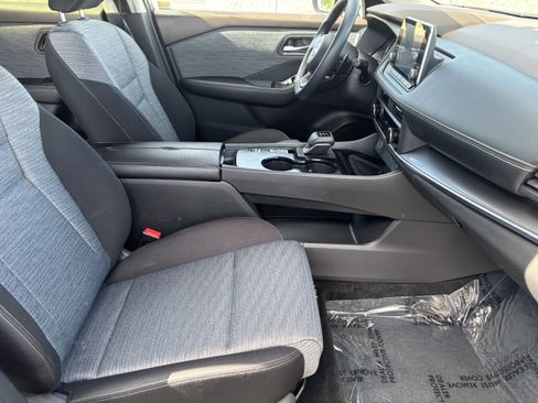 Used 2023 Nissan Rogue SV image 10