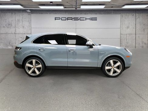 Certified 2024 Porsche Cayenne AWD/4WD image 8
