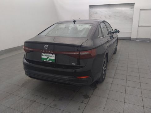 Used 2025 Volkswagen Jetta SE FWD image 9