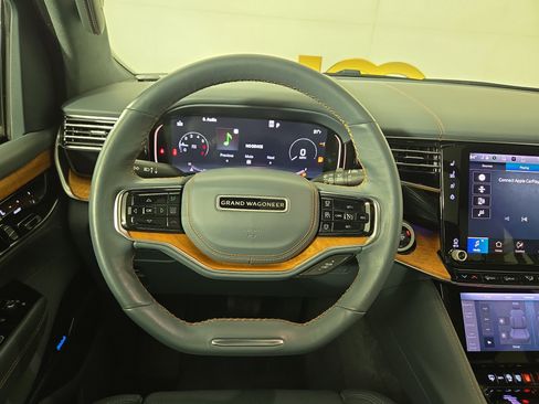 Used 2023 Jeep Grand Wagoneer L Series II w/ Premium Group II image 16