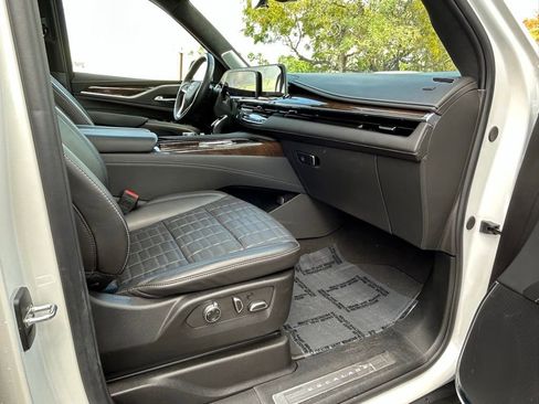 Used 2024 Cadillac Escalade ESV Sport Platinum w/ LPO, ONYX Package image 42