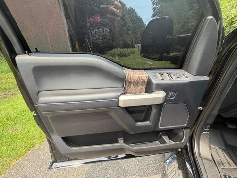 Used 2017 Ford F250 Lariat w/ Lariat Value Package AWD/4WD image 18