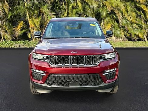 Used 2022 Jeep Grand Cherokee Limited w/ Luxury Tech Group II image 2