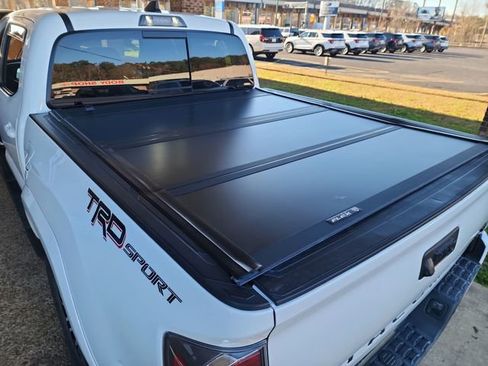 Used 2020 Toyota Tacoma TRD Sport w/ Technology Package image 25