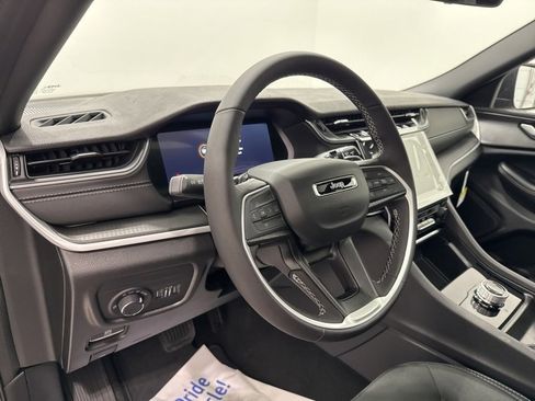 New 2025 Jeep Grand Cherokee Laredo X w/ Luxury Tech Group I image 21