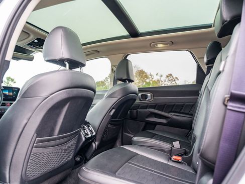 Certified 2024 Kia Sorento SX image 15